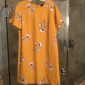 Brand new with tag ann Taylor yellow dress size 6